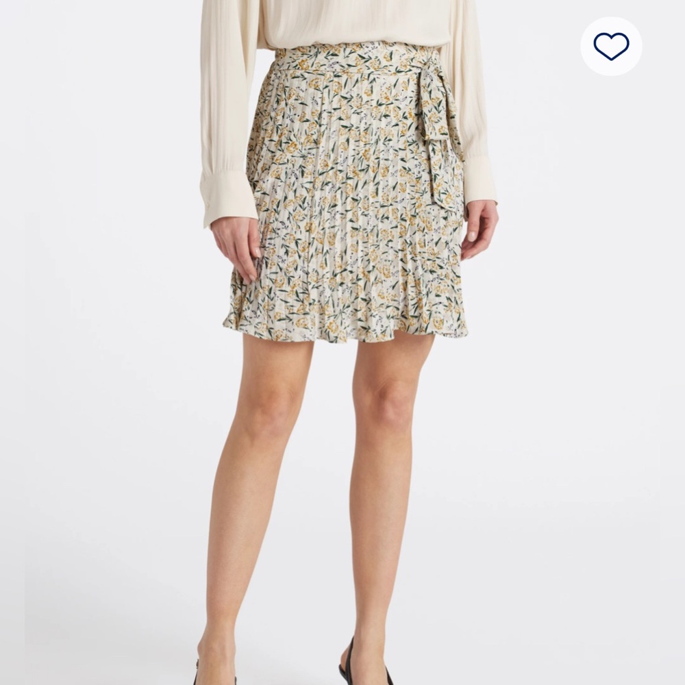 NWT Skies are Blue Sage Pleated Mini Skirt in Off-White Size M